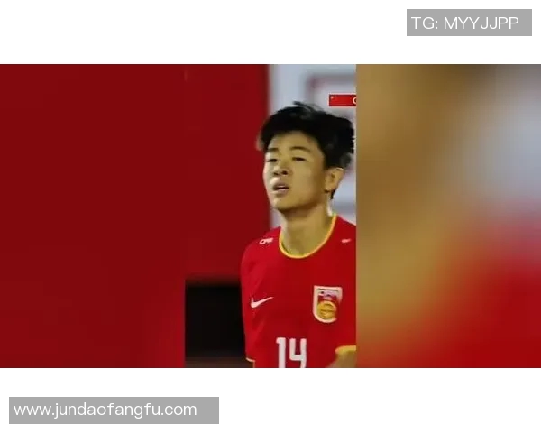 中国足球小将崭露头角成为球星背后的成长故事与未来潜力解析